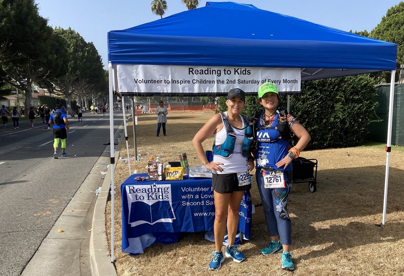 Reading to Kids LA Marathon cheer booth