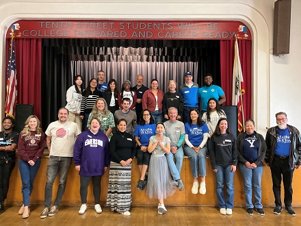 Volunteers reading to kids at MacArthur Park Elementary